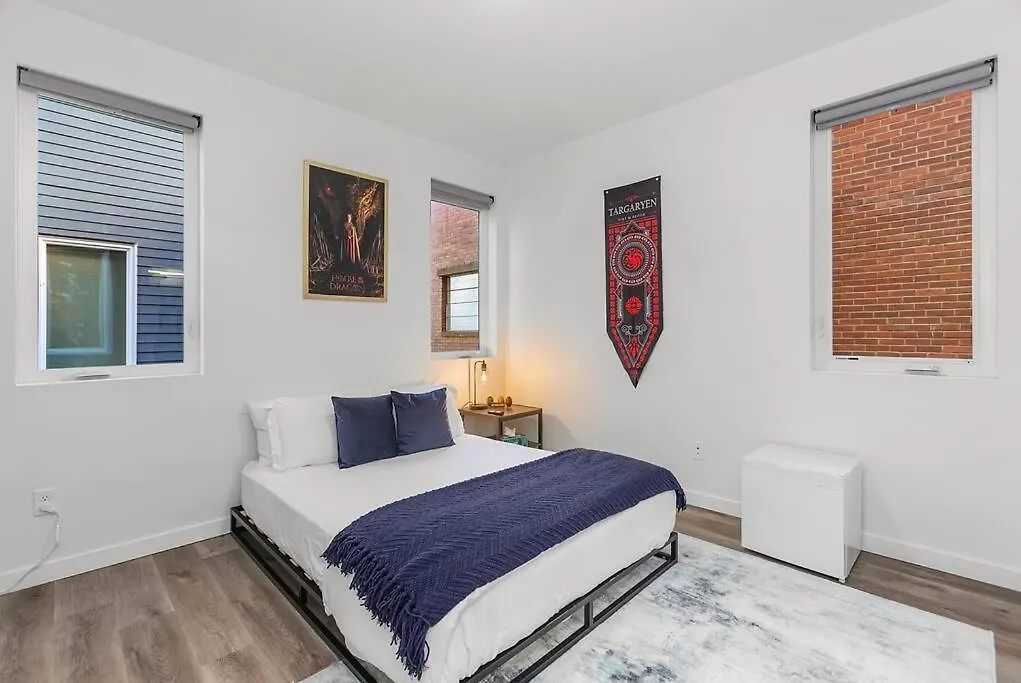 Meleys' Crimson Keep: Driftmark'S Suite Seattle Apartment